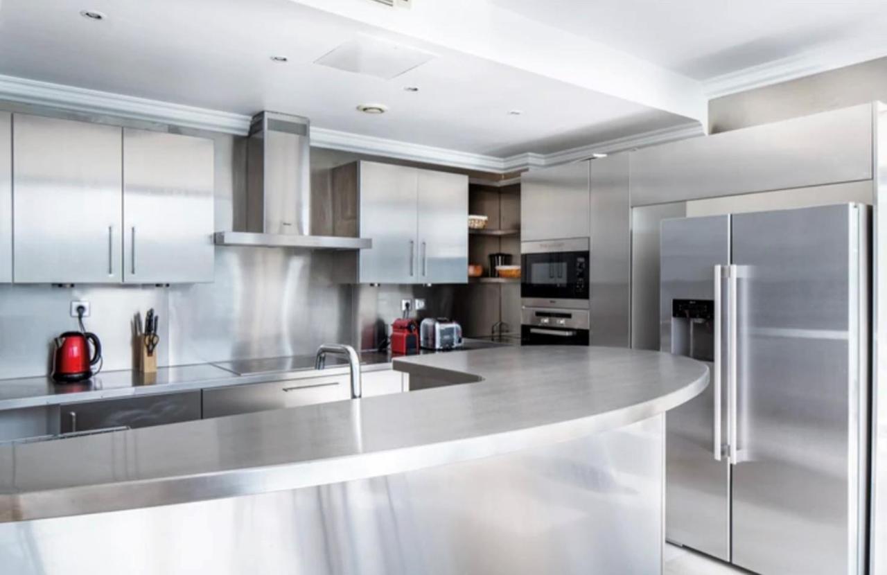 Bright 1Bedroom Apartment Centrally Located With Most Beautiful Views From Seine At 10 Minutes Walking From Beaugrenelle Shopping Mall And Eiffel Tower Parijs Buitenkant foto