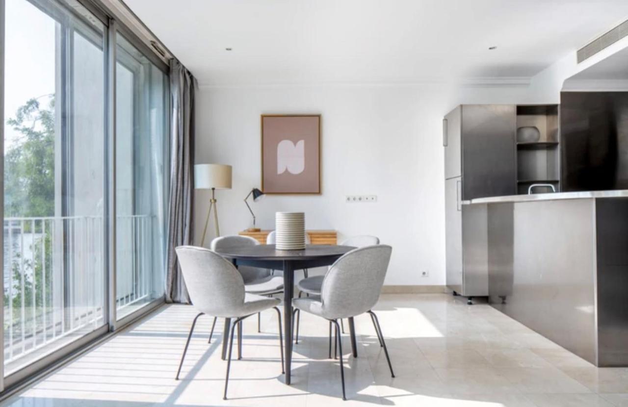 Bright 1Bedroom Apartment Centrally Located With Most Beautiful Views From Seine At 10 Minutes Walking From Beaugrenelle Shopping Mall And Eiffel Tower Parijs Buitenkant foto