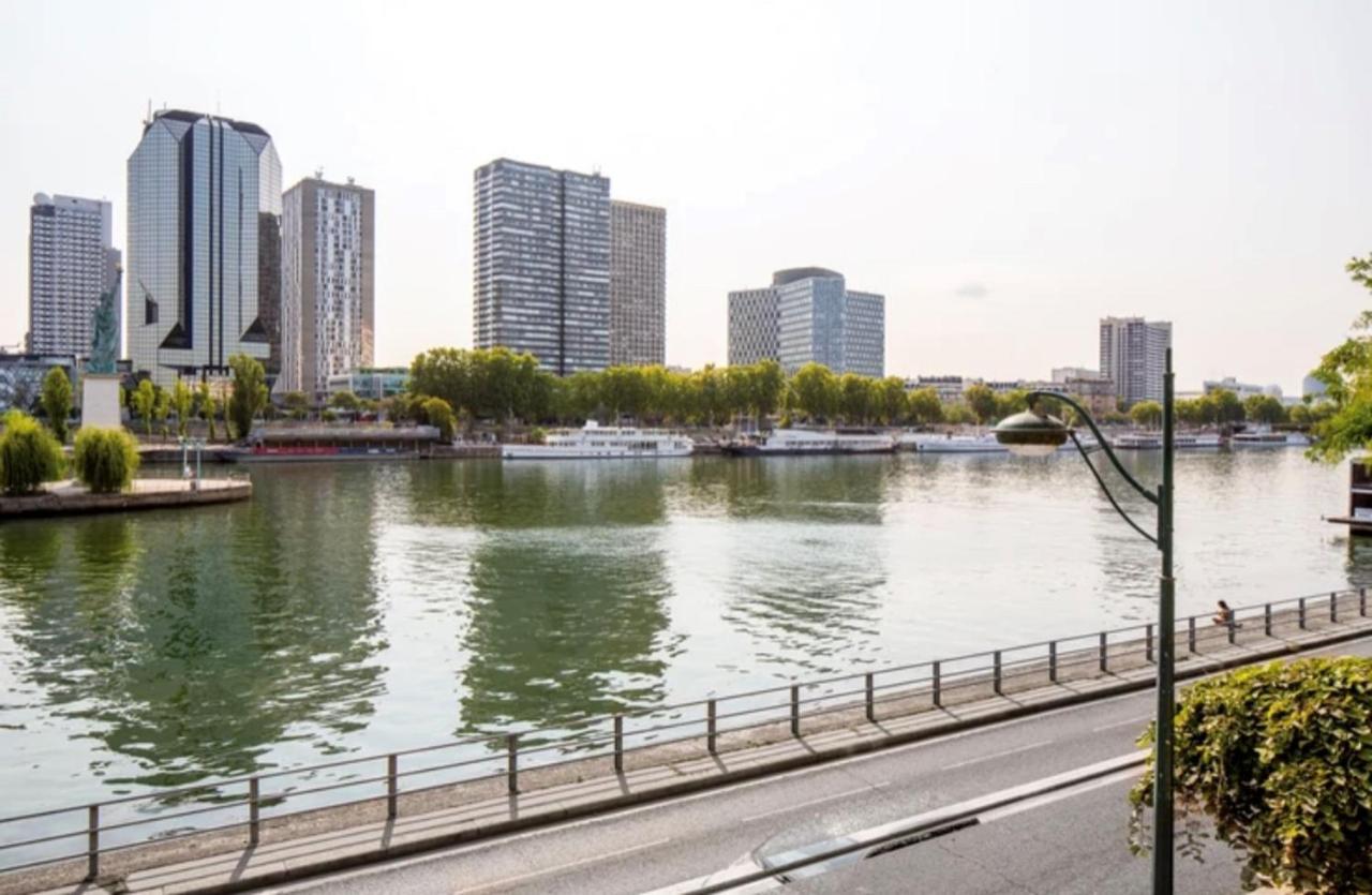 Bright 1Bedroom Apartment Centrally Located With Most Beautiful Views From Seine At 10 Minutes Walking From Beaugrenelle Shopping Mall And Eiffel Tower Parijs Buitenkant foto