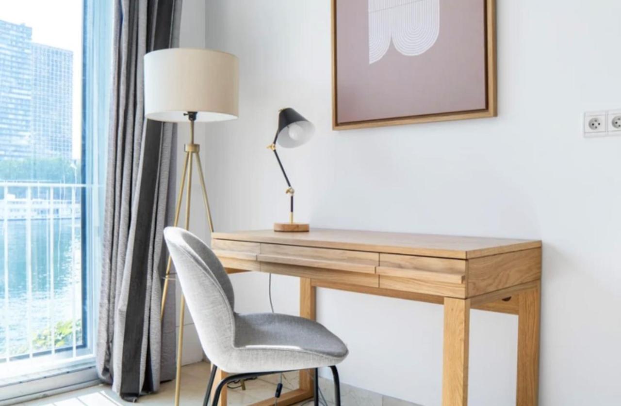 Bright 1Bedroom Apartment Centrally Located With Most Beautiful Views From Seine At 10 Minutes Walking From Beaugrenelle Shopping Mall And Eiffel Tower Parijs Buitenkant foto